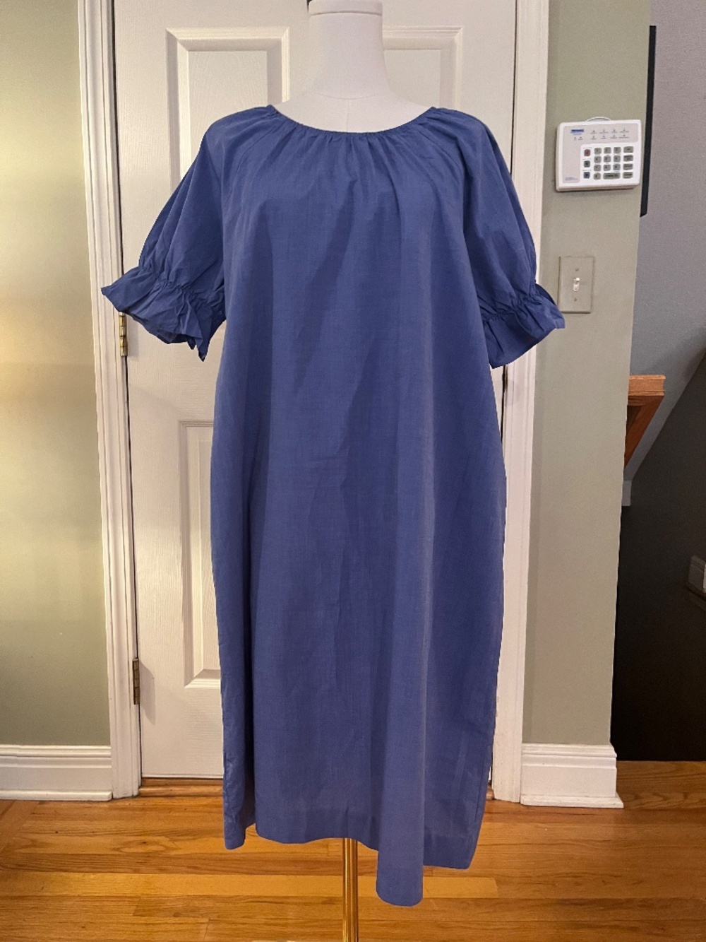 NWT Ann Taylor Blue Chambray Shift Dress with Ruffled Puff Sleeves - Size Large